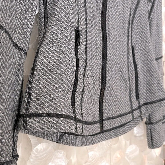 LULULEMON Define Hip-Length Jacket Women’s size 6 🩶🖤 Gray White Black - Picture 7 of 14